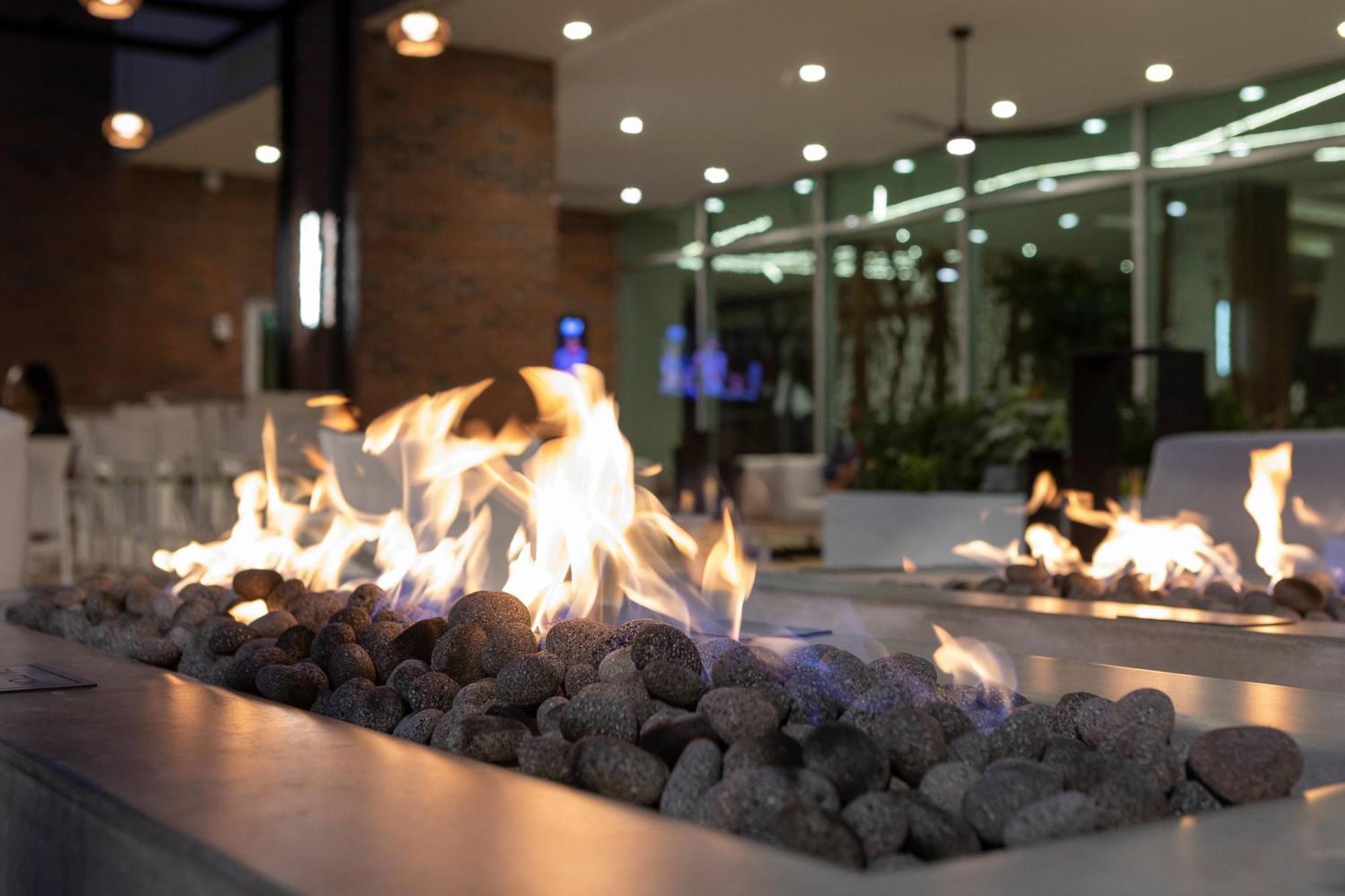 Springhill Suites By Marriott Greenville Downtown Екстериор снимка
