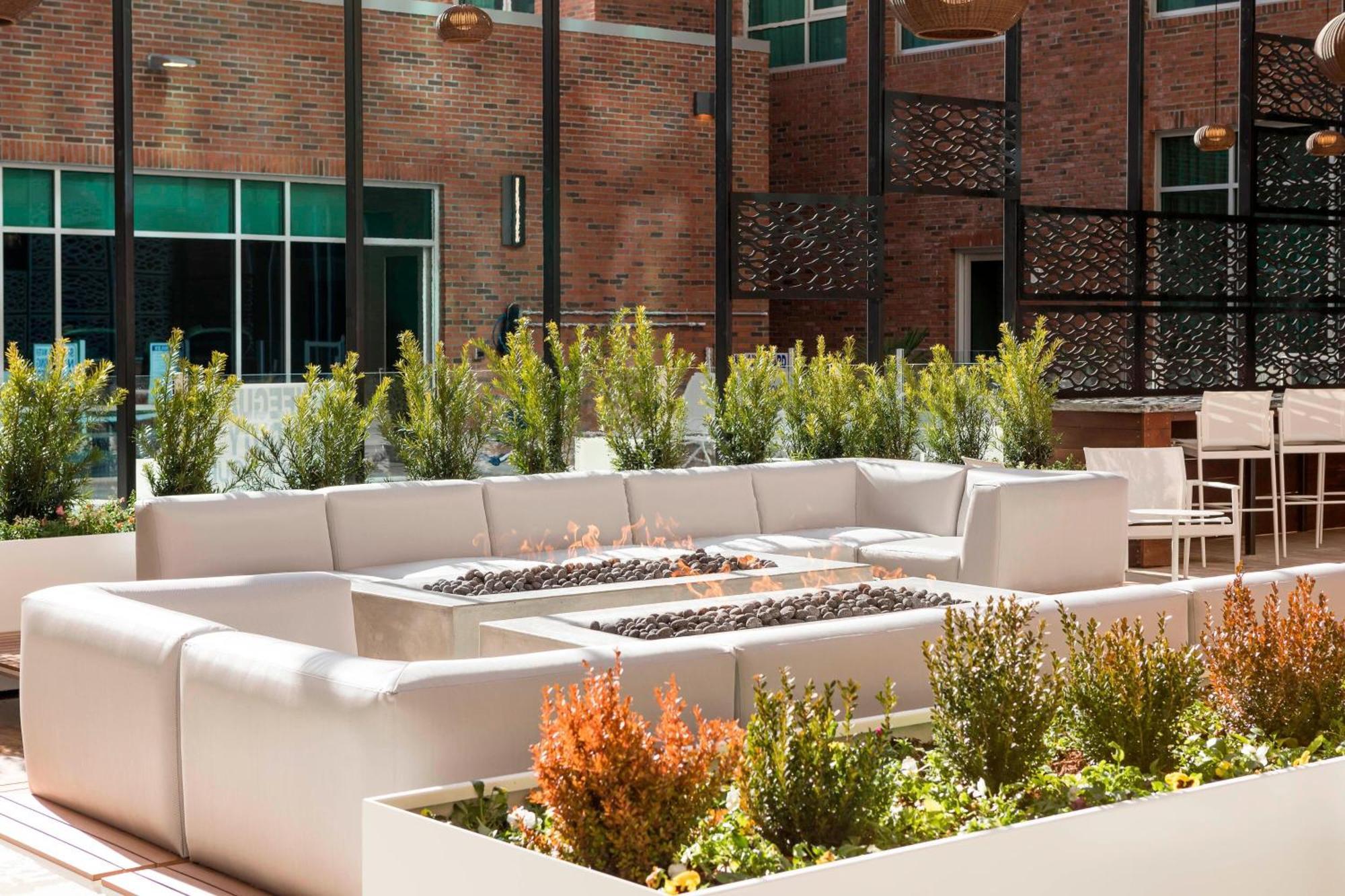 Springhill Suites By Marriott Greenville Downtown Екстериор снимка