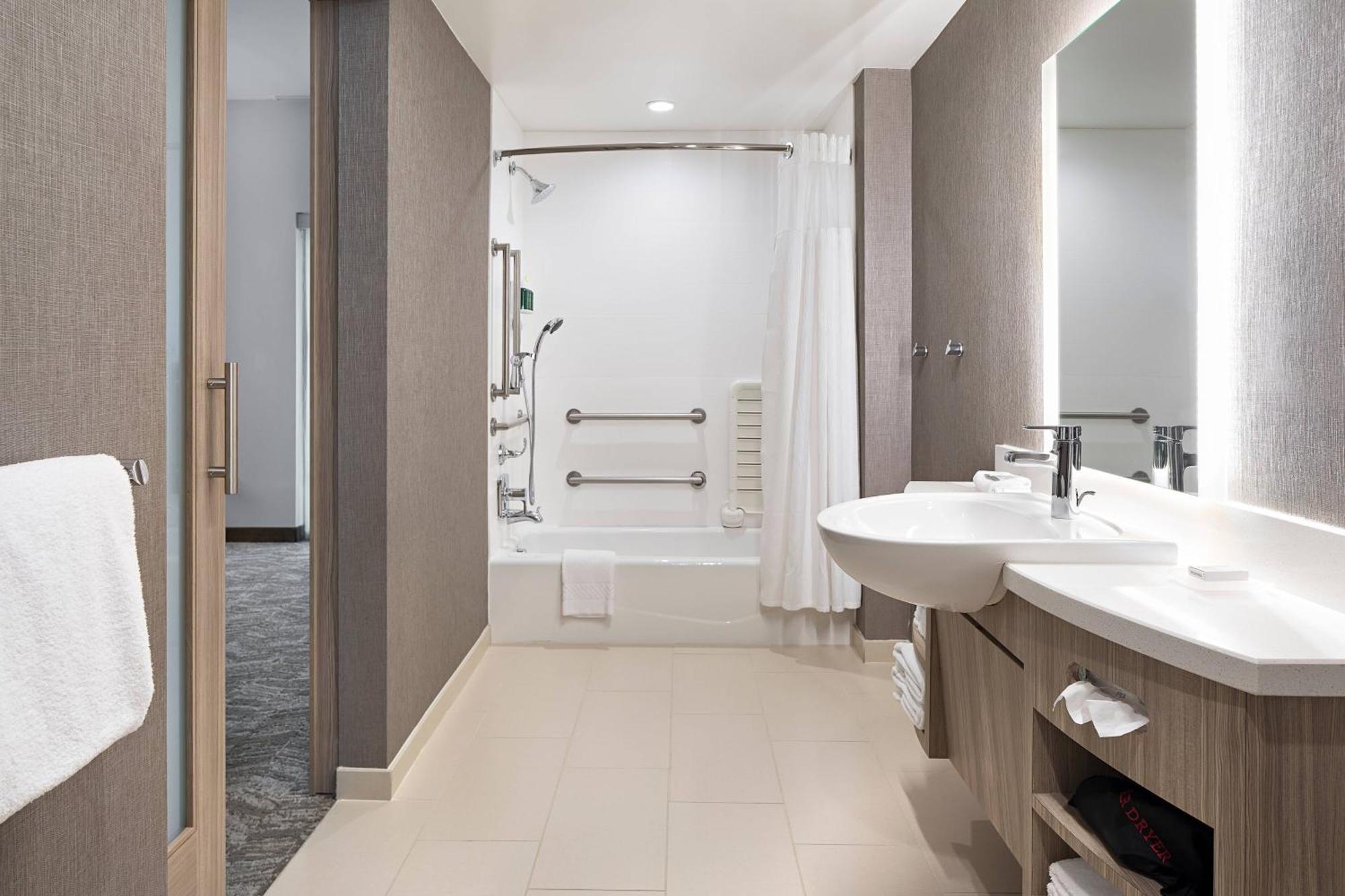 Springhill Suites By Marriott Greenville Downtown Екстериор снимка